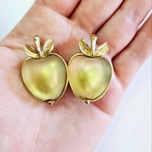 Vintage Signed Sarah Coventry Lucite Cabochon Gold Tone Apple Clip On Earrings